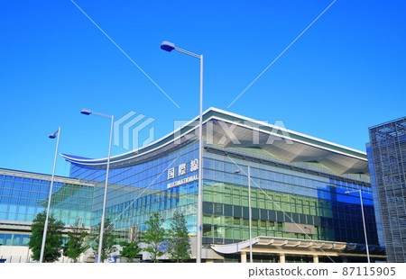 [Tokyo] Haneda Airport International Terminal under clear skies 87115905