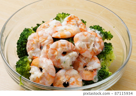 Shrimp and broccoli 87115934