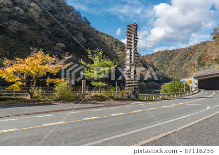 鬼掛瀑布之秋(岡山縣新見市) 鬼掛瀑布之秋(岡山縣新見市) 87116236