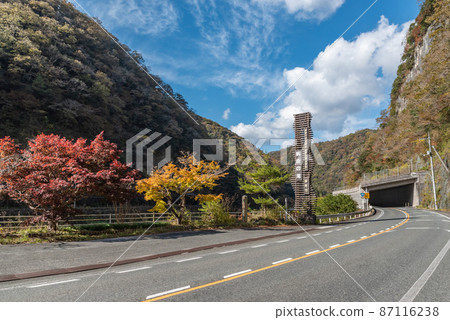 鬼掛瀑布之秋(岡山縣新見市) 鬼掛瀑布之秋(岡山縣新見市) 87116238