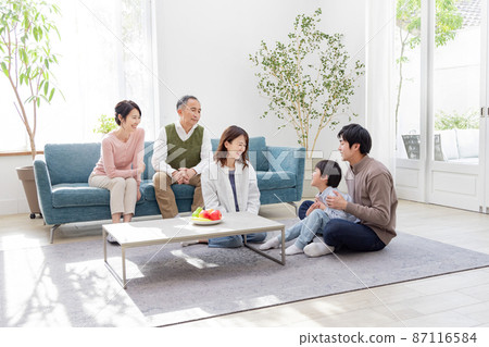 3rd generation family / 3rd generation family enjoying home time 87116584