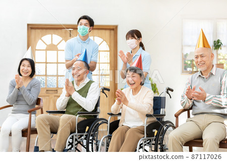 敬老院慶祝活動 87117026