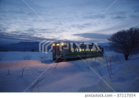 Sekihoku Main Line Before Dawn Kiha 40 Series 2 Sekihoku Main Line Before Dawn Kiha 40 Series 2 87117054
