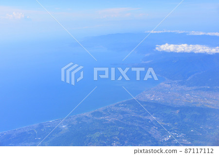 A view of the area around the Izu Peninsula from a passenger plane 87117112