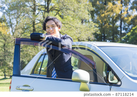 A man going to work by car A man going to work by car 87118214