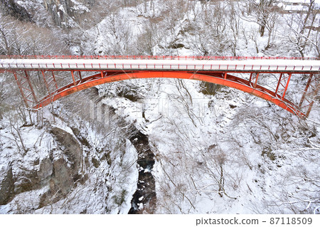 Yukiwari Bridge and Abukuma River where winter snow accumulates 87118509