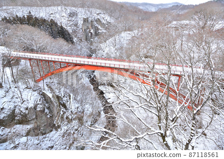 Yukiwari Bridge and Abukuma River where winter snow accumulates 87118561