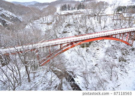Yukiwari Bridge and Abukuma River where winter snow accumulates 87118563