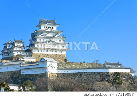 [Hyogo Prefecture] Himeji Castle under fine weather 87119097