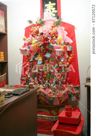 A spirit  tablet is a placard used to designate the seat of a deity  29 May 2005 87120072