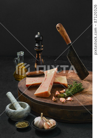 Large beef bone marrow chopped on half 87120326