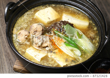 煮沙丁魚罐頭，用煮沙丁魚罐頭配湯的小鍋菜 87121428