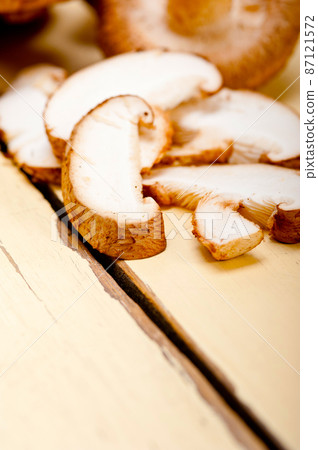 shiitake mushrooms shiitake mushrooms 87121572