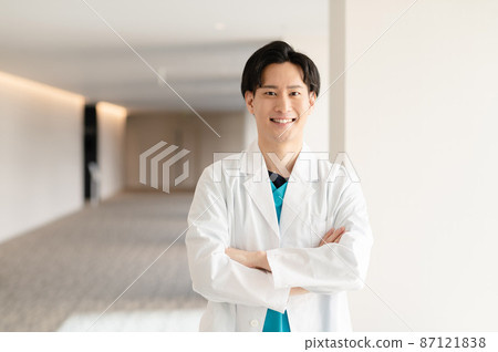 Medical image Young male doctor Shooting cooperation: LINK FOREST 87121838