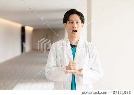 Medical image Young male doctor Shooting cooperation: LINK FOREST 87121988