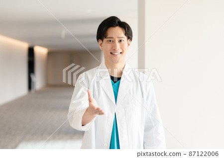 Medical image Young male doctor Shooting cooperation: LINK FOREST 87122006