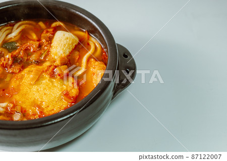 Kimchi Nabe (Kimchi Hot Pot)