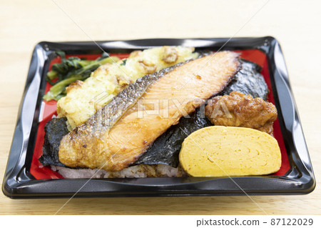 Delicious seaweed lunch with grilled salmon, fried chikuwa isobe, omelet and fried chicken 87122029