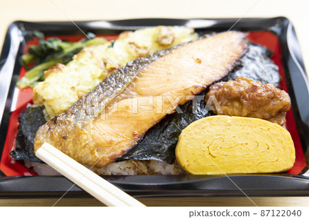 Delicious seaweed lunch with fried chikuwa isobe, grilled salmon, omelet and fried chicken Delicious seaweed lunch with fried chikuwa isobe, grilled salmon, omelet and fried chicken 87122040