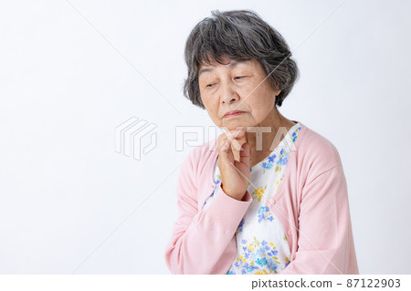 Senior women in trouble 87122903