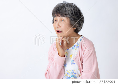 Senior women in trouble 87122904