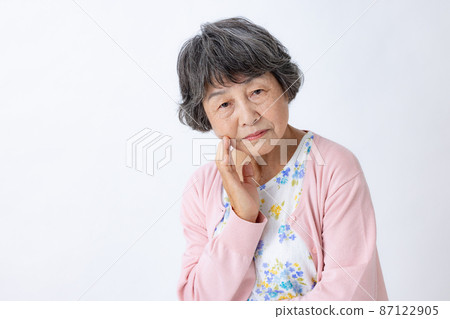 遇到麻煩的高級女性 遇到麻煩的高級女性 87122905