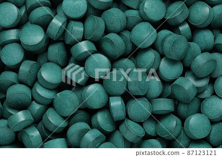 Spirulina tablets close up top view. Flat lay Healthy food supplement. Super food ingredient. top view 87123121
