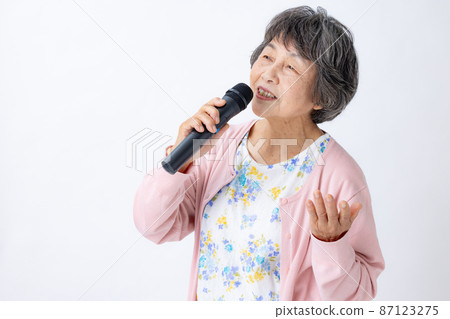 Senior female hobby song 87123275