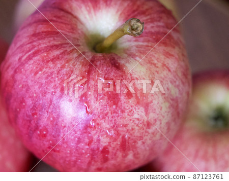 Ripe gala apples, a close-up shot. Apples whose peel is covered with pink stripes. 87123761