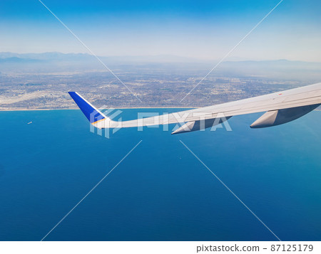 Aerial view of the Los Angeles area cityscape 87125179