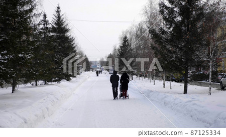 BARNAUL - JANUARY 21 view of the central alley Lenin Avenue on January 21, 2018 in Barnaul, Russia. 87125334