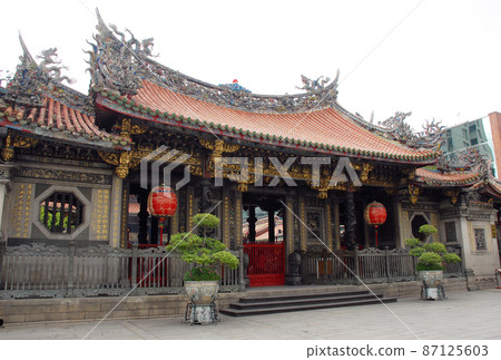 台北市萬華區龍山寺正門 台北市萬華區龍山寺正門 87125603