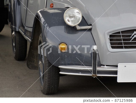 Car image Citroen 2CV front mask Car image Citroen 2CV front mask 87125986