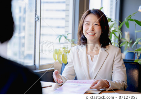 Insurance sales female Insurance sales female 87127855