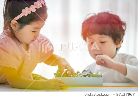 兒童教育生活方式朋友兄弟姐妹 兒童教育生活方式朋友兄弟姐妹 87127967