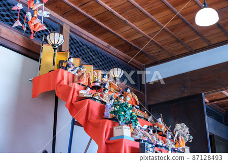 Dolls of an old private house 87128493