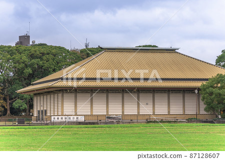 [九州/福岡] Korokan 廣場草坪上的 Korokan 遺址博物館大樓。 87128607