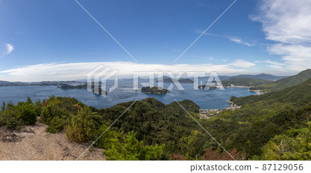 從大島立山眺望來島海峽大橋(島波海峽)及周圍的自然風光。 從大島立山眺望來島海峽大橋(島波海峽)及周圍的自然風光。 87129056