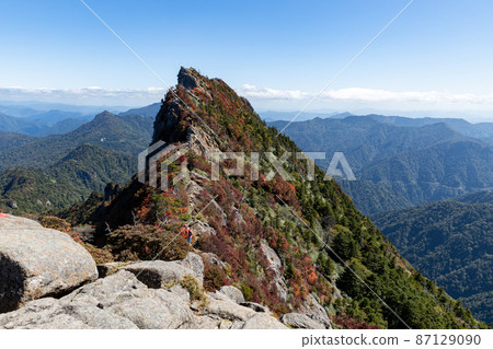 Hiking and natural scenery overlooking Mt. Ishizuchi (Tengu Peak) Hiking and natural scenery overlooking Mt. Ishizuchi (Tengu Peak) 87129090