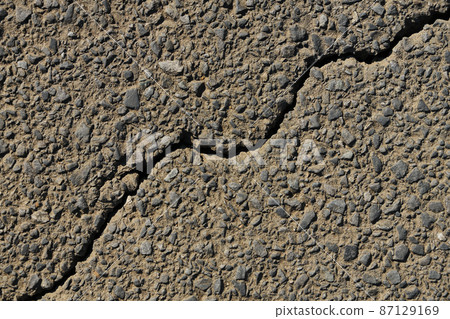 Cracked ground 87129169