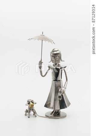 一位女士遛狗的模型,金屬人物 一位女士遛狗的模型,金屬人物 87129314