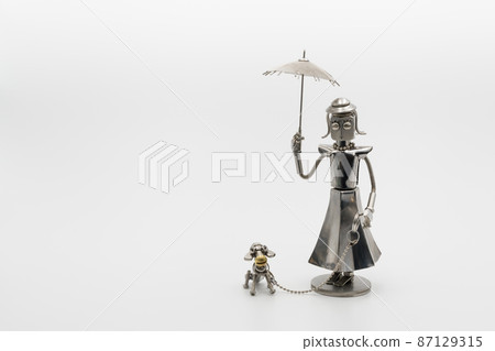 一位女士遛狗的模型,金屬人物 一位女士遛狗的模型,金屬人物 87129315