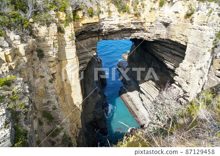 Spectacular arches of Tasman National Park Spectacular arches of Tasman National Park 87129458