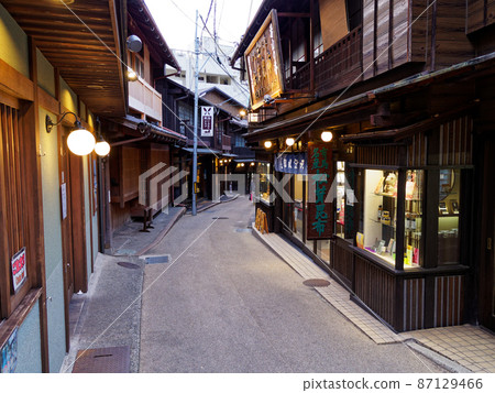 Arima Onsen Townscape (Yumotozaka at dusk) 87129466