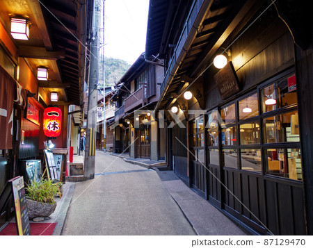 有馬溫泉街景（黃昏的湯本坂） 87129470