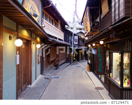 有馬溫泉街景（黃昏的湯本坂） 87129471