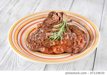 Pan-fried T-bone steak with fresh rosemary Pan-fried T-bone steak with fresh rosemary 87129630