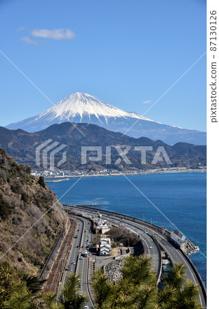 Overlooking the snow-capped Mt. Fuji from Satta Pass 87130126