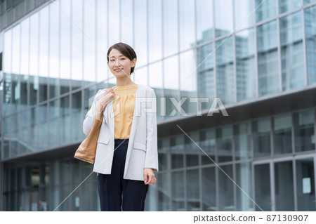Business female outdoor 87130907