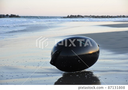 Drifting object coast Drifting object coast 87131808